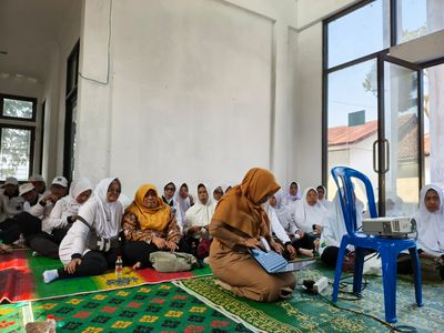 Sekolah Lansia Bahas Dimensi Emosional dan Komunikasi Efektif bagi Lansia